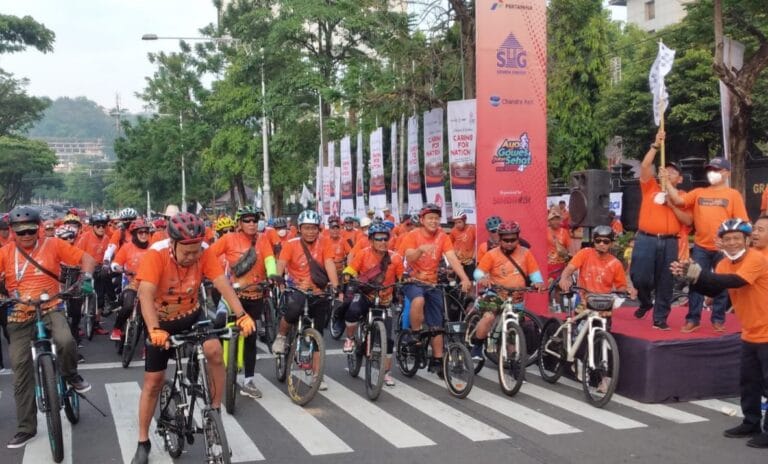 Ribuan Peserta Gowes Ramaikan Caring For Nation 4 di Kota Semarang