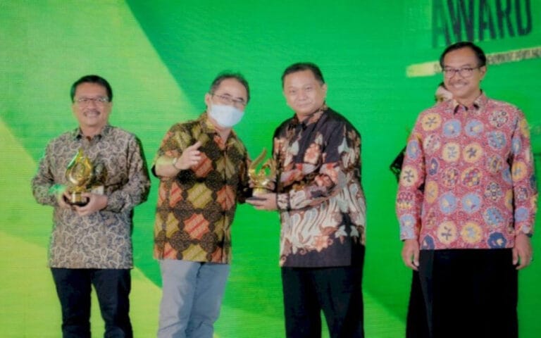 Semen Gresik Kembali Raih TJSL & CSR Award 2022