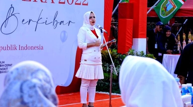 Ketika Para Artis Ibukota Ikut Manggung di Kudus Fashion Show On The Street