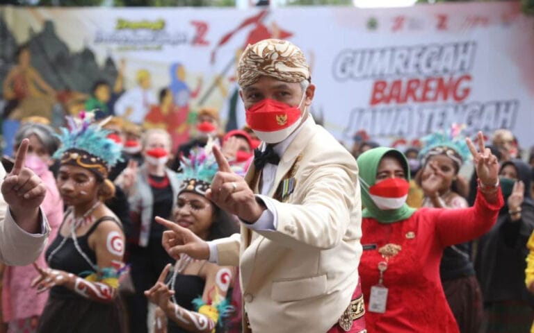 HUT Jateng Ke-72, Ganjar Nari Bareng Dengan Berbagai Etnis