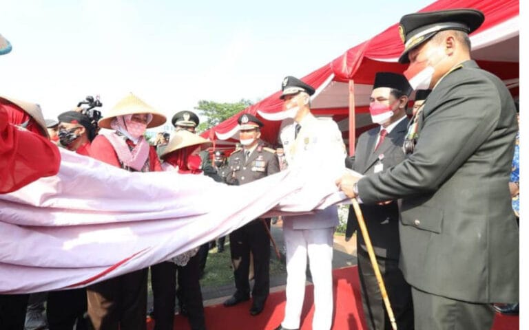 Bendera Merah Putih Raksasa Dari Buruh Migran Untuk Ganjar