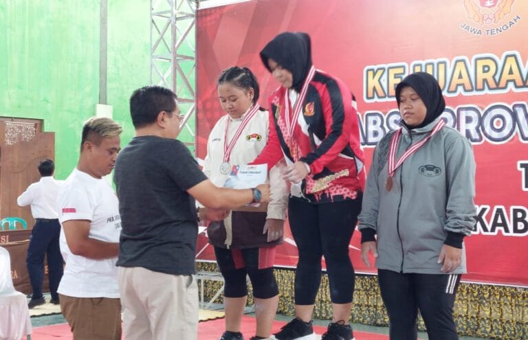 Kota Semarang Juara Umum Angkat Besi Pra Porprov 2022