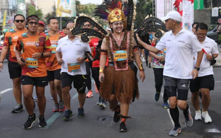 Iron Man Hingga Werkudara Ikuti Friendship Run Borobudur Marathon 2022