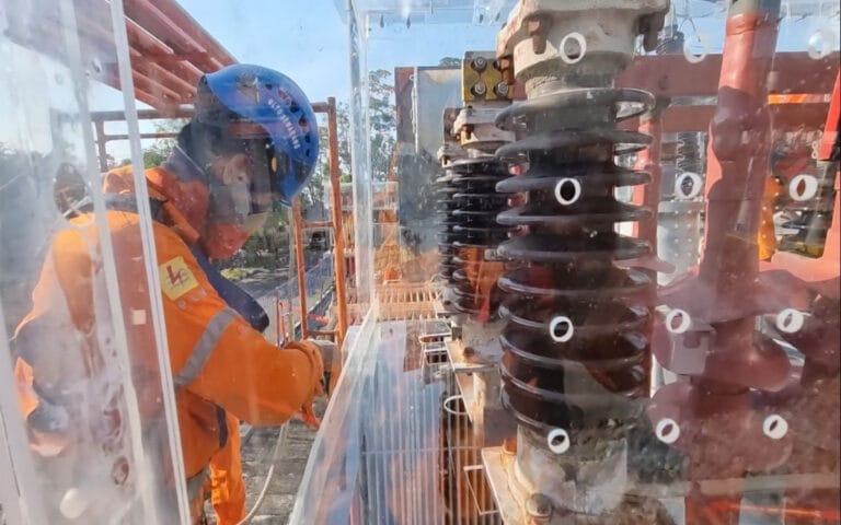 Tim PLN UIT Inovasi Buat Alat Pelindung Trafo ‘Corbuser’