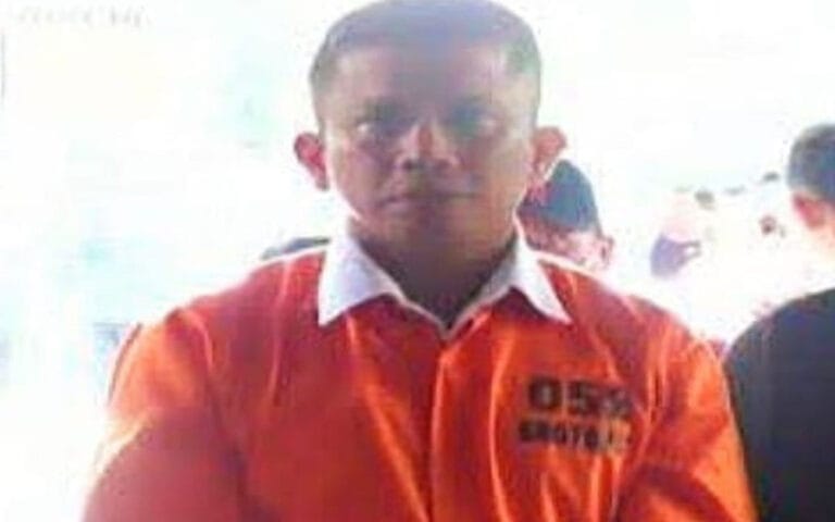 Penampilan Perdana Ferdy Sambo Berpakaian Baju Tahanan