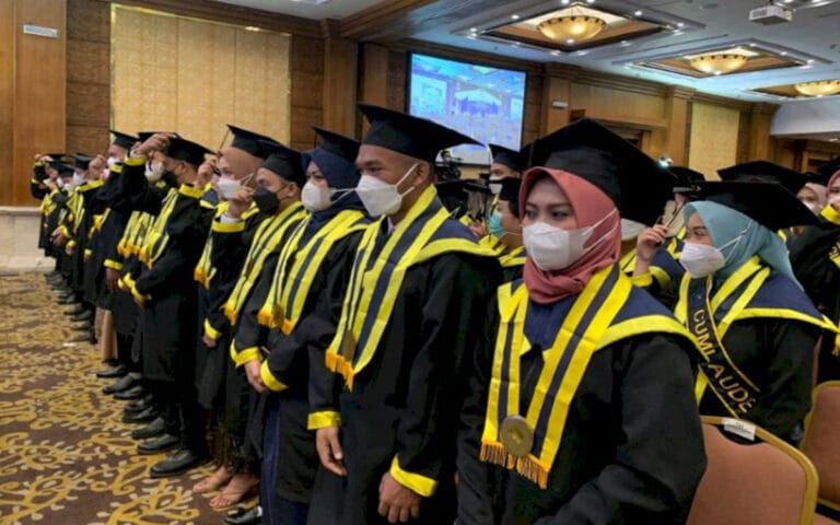 Udinus Gelar Wisuda Dengan Melepas 1.165 Wisudawan