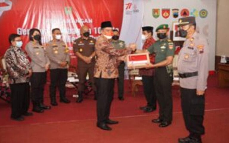 Pemkab Magelang Gelar Gerakan Pembagian 10 Juta Bendera Merah Putih