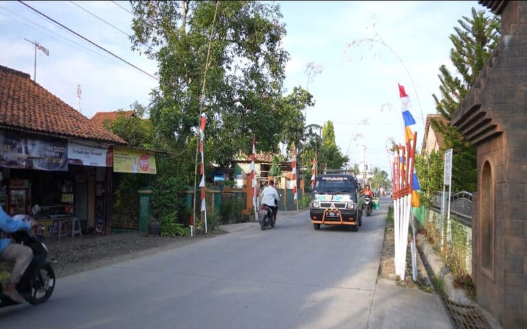 Pembetonan Jalan Pedesaan di Cilacap Dongkrak Perekonomian Desa