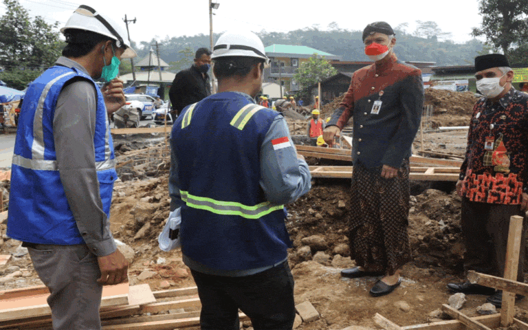 Tinjau Bankeu Sarpras Olahraga dan Berharap Muncul Atlet dari Warga Sekitar