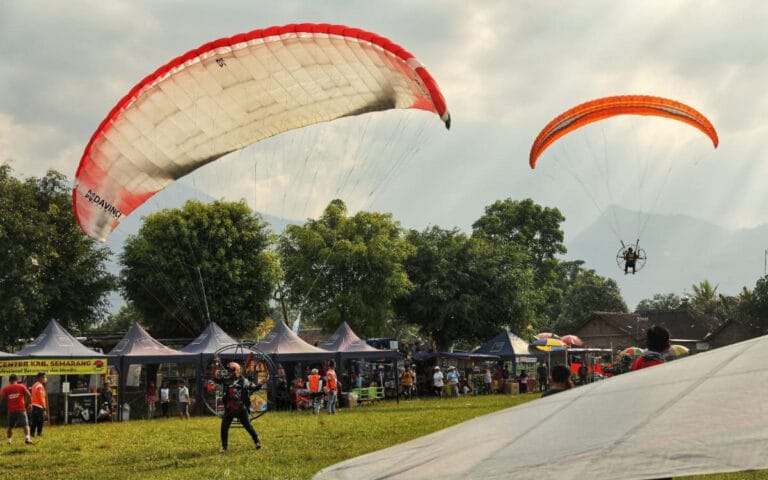 Ganjar Pamerkan Sport Tourism Gantole Telomoyo