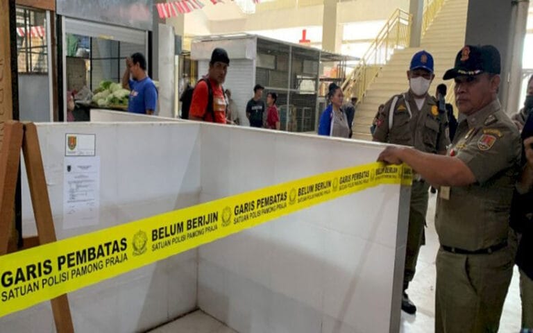 Satpol PP Kota Semarang Segel 15 Lapak Johar
