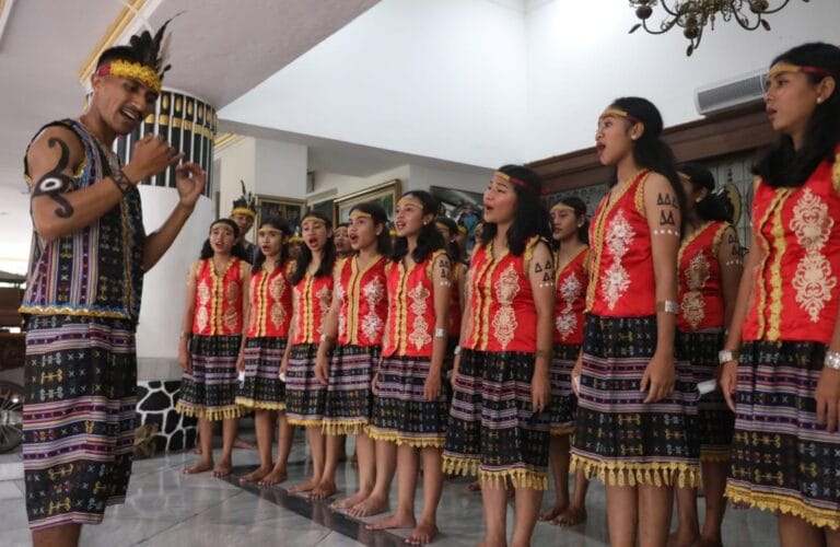 Pelajar NTT Nyanyikan Garuda Pancasila Untuk Ganjar