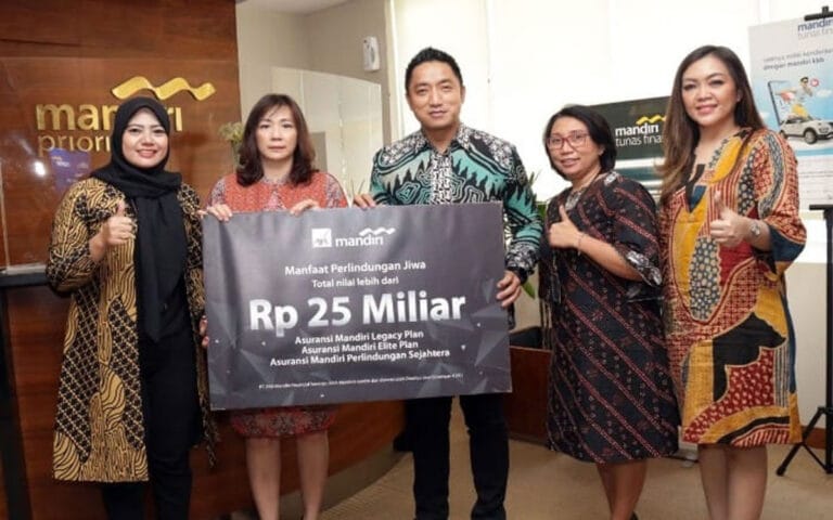 Axa Mandiri Serahkan Klaim Rp25 Miliar Pada Nasabah