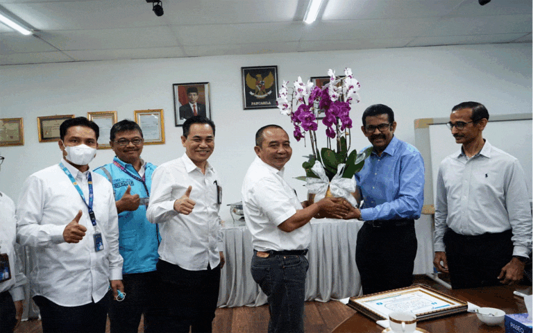 Hari Pelanggan Nasional PLN Kunjungi Pelanggan