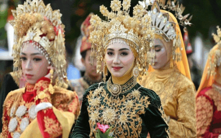 Mulai 7 September 2022 Pakaian Adat Menjadi Seragam Sekolah SD Hingga SMA