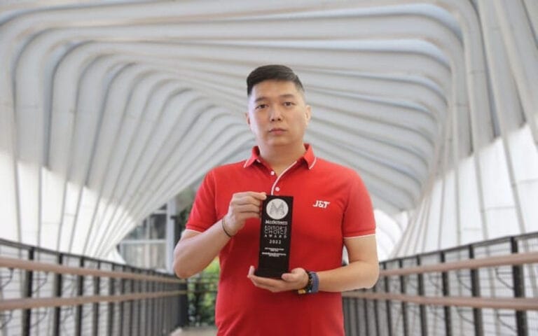 J&T Express Raih Marketeers Editor’s Choice Award 2022