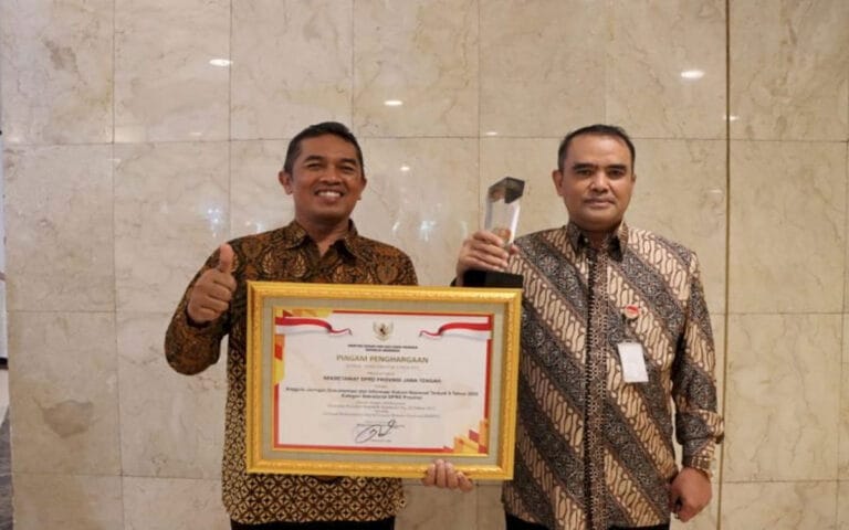 Sekretariat DPRD Jateng Raih JDIHN Award 2022