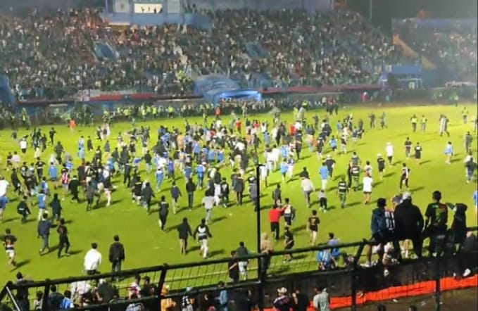 Jika Lebih Mahal Nyawa, Negeri Ini Lebih Baik Tanpa Sepakbola