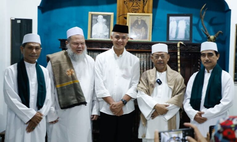 Doa dan Sambutan Hangat Puang Makka Untuk Ganjar