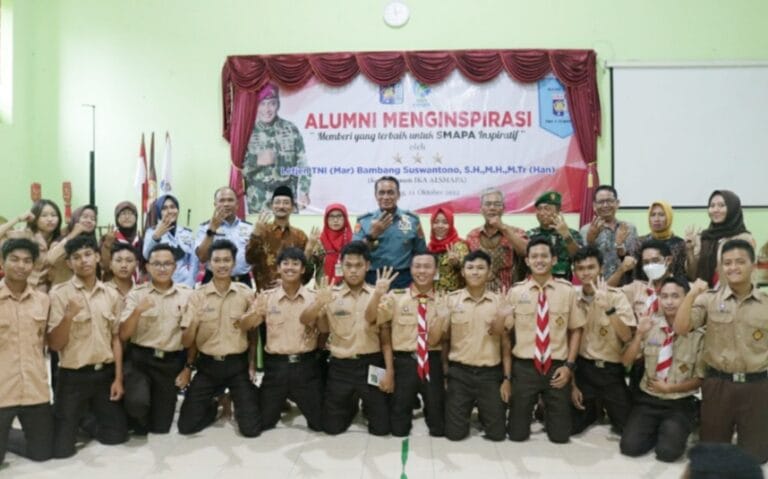 Ketua Ika Al Smapa Kunjungi SMA Negeri 4 Semarang