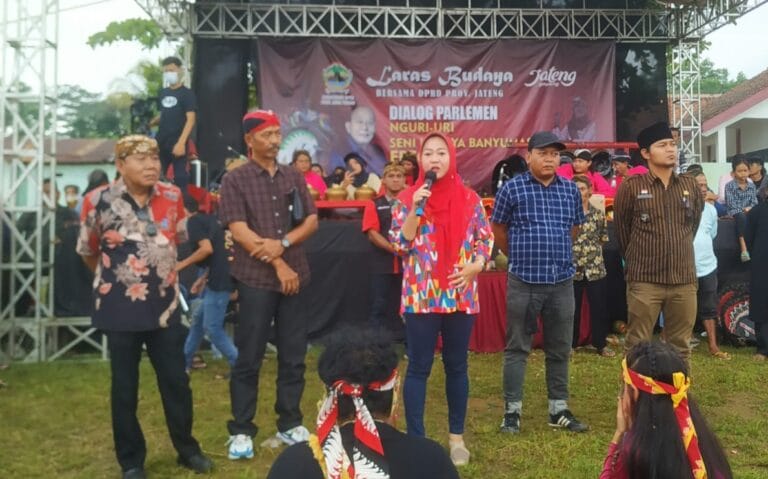 Tiwi Dorong Seniman kembangkan Kesenian Tradisional
