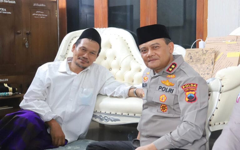Gus Baha Minta Polisi dan Ulama Kompak Menjaga Kondusivitas