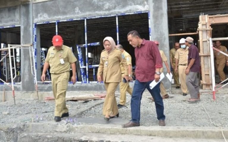 Tiwi Cek Sejumlah Proyek Fisik Minta Rekanan Selesai Tepat Waktu