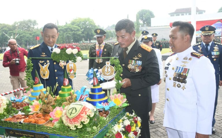 Pangdam Pimpin Upacara HUT TNI dan HUT Kodam IV/Diponegoro