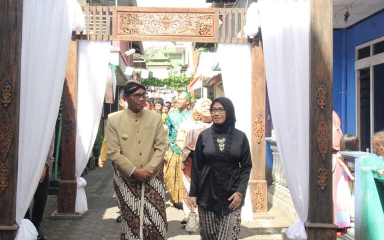 Ribuan Orang Saksikan Kirab Budaya Ruwat Bumi Parakan Temanggung