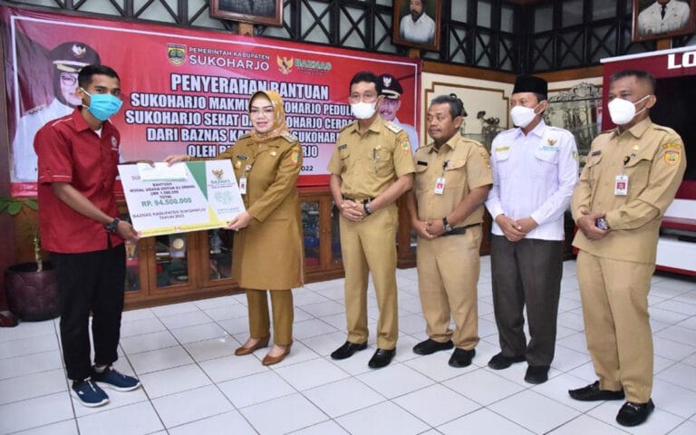 Pemkab Sukoharjo Serahkan Bantuan Modal Usaha untuk Peserta Pelatihan BLK