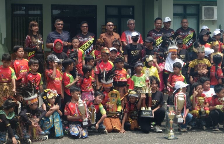 Arnaz Apresiasi Klub Kairos Raih 7 Juara Umum Sepatu Roda 2022