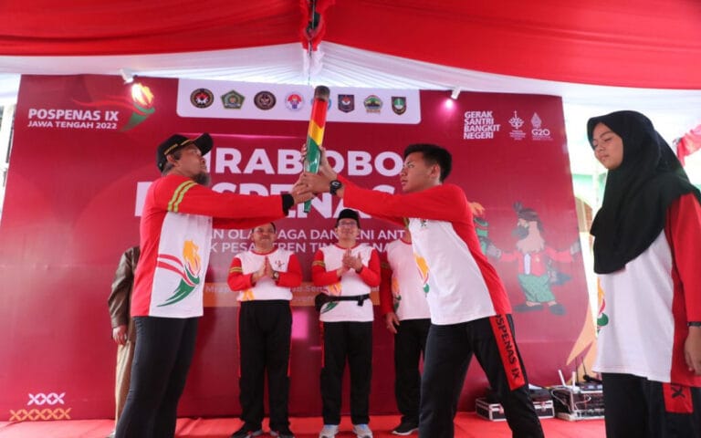 Lepas Kirab Obor Pospenas IX, Sekda: Peran Ponpes Luar Biasa