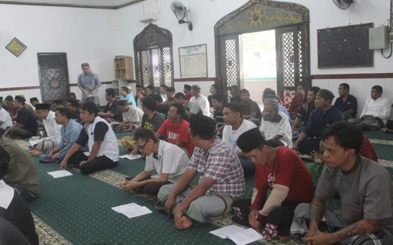 Ratusan Napi Lapas Semarang Gelar Doa Bersama Untuk Korban Gempa Cianjur