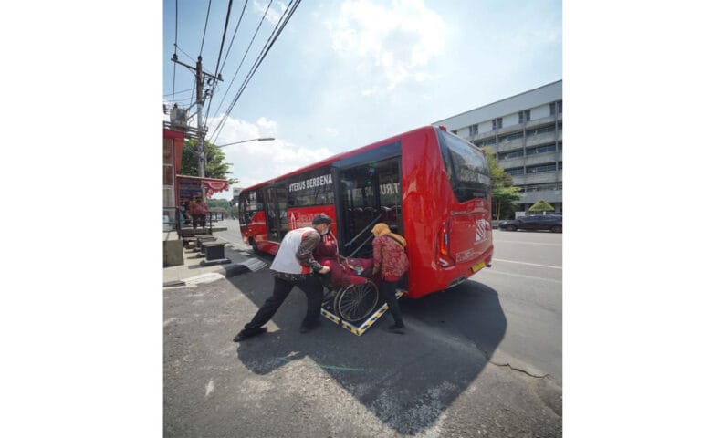 Trans Semarang Hadirkan Bus Ramah Disabilitas