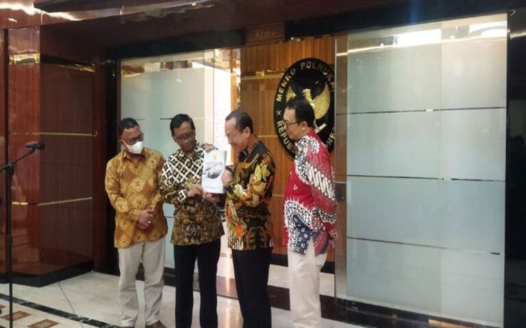 Rekomendasi Komnas HAM Untuk Jokowi: Bekukan PSSI