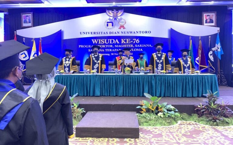 Udinus Gelar Wisuda Ke-76 Dengan Melepas 892 Wisudawan