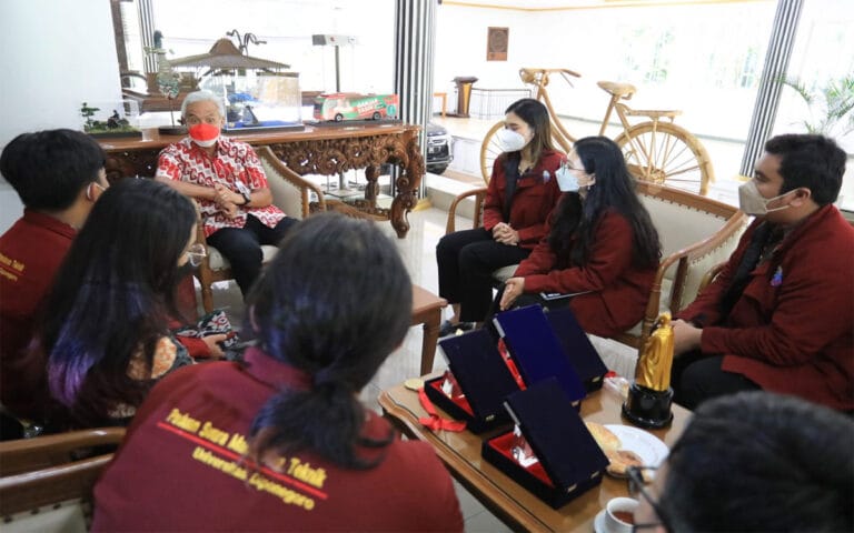 Puluhan Mahasiswa Juara Busan Festival & Competition 2022 Geruduk Rumdin Ganjar