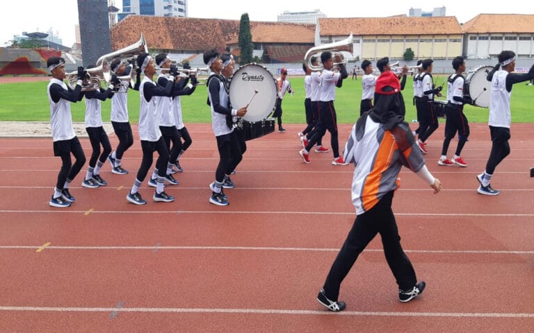 Arnaz Semangati Langsung Atlet Marching Band Bertanding