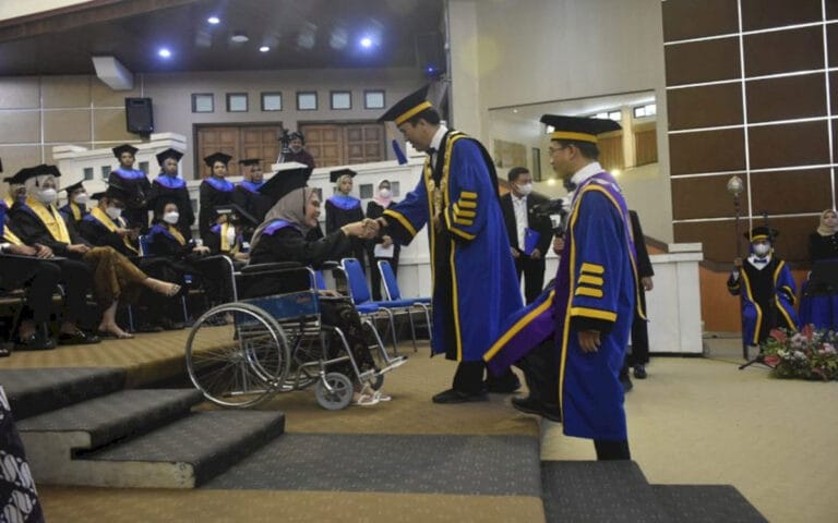 Undip Wisuda 302 Mahasiswa Bidikmisi