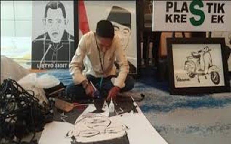 Berkat Lapak Ganjar, Lukisan Sampah Plastik Ikut Ramaikan G20 di Bali