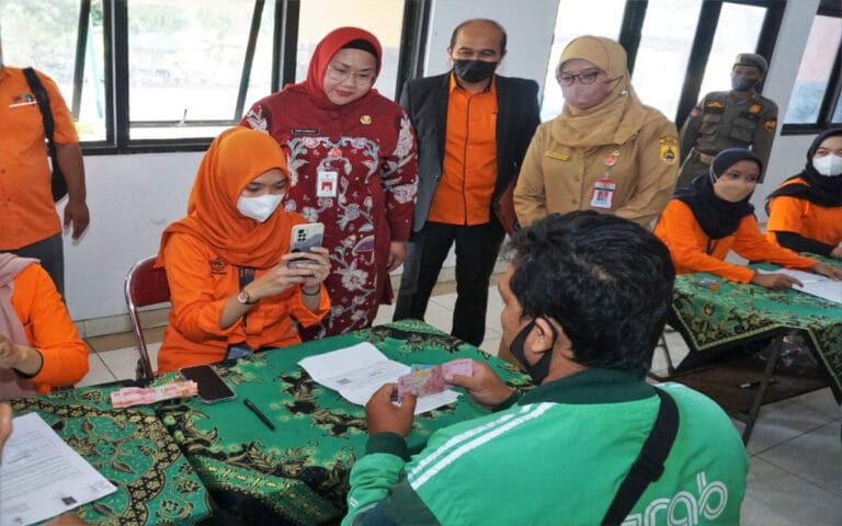 860 Pengemudi Jasa Transportasi Umum Terima BLT BBM