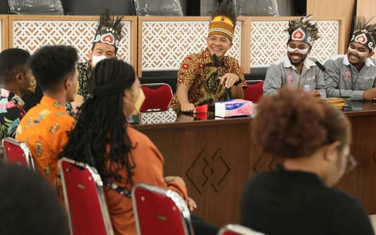 Momen Natal, Ganjar Berbagi Kebahagiaan Dengan Mahasiswa Asal Papua