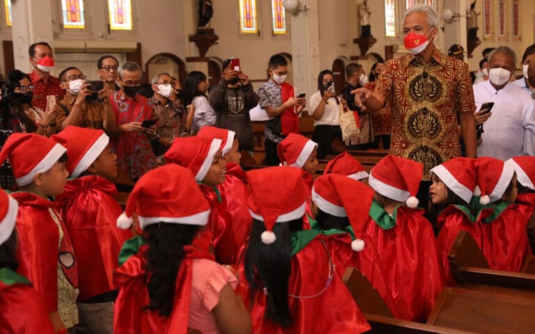 Jelang Natal, Ganjar Keliling di Sejumlah Gereja di Surakarta