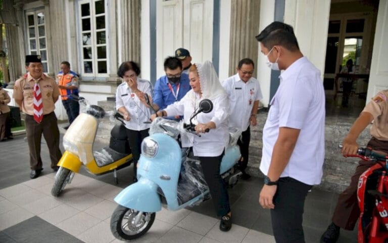 Pemkot Semarang Dapat Bantuan Kendaraan Listrik