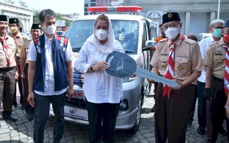 Pramuka Kwarcab Kota Semarang Terima Hibah Ambulance dari Waskita Karya