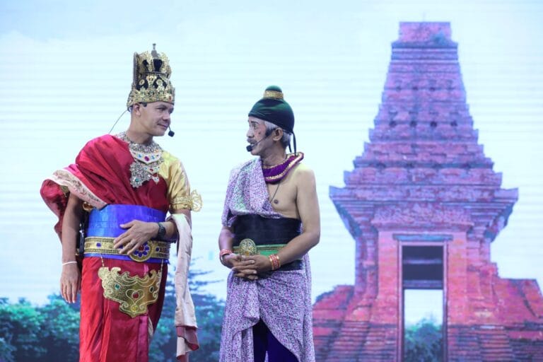 Ganjar Tampil Main Dagelan Ketoprak Sumpah Amukti Palapa