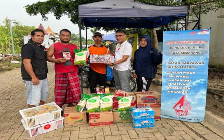 Peduli Korban Banjir Bersama Astra