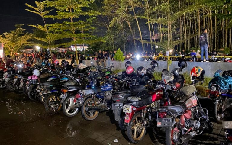 Meriah, 5.000 Bikers Honda GL Pro Rayakan Anniversary di Pekalongan