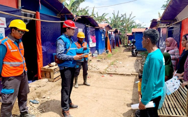 PLN Mulai Alirkan Penyambungan Listrik Sementara di Huntara Cianjur
