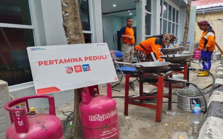 Pertamina Salurkan Bantuan Bright Gas dan Sembako ke Posko Utama Banjir Semarang